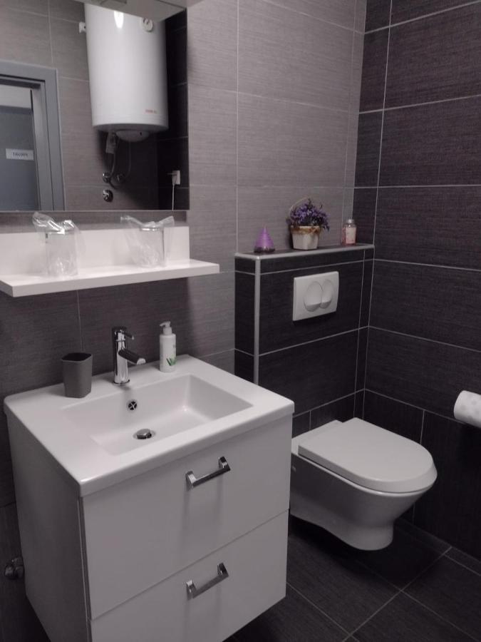 Room Armani Ровінь Екстер'єр фото