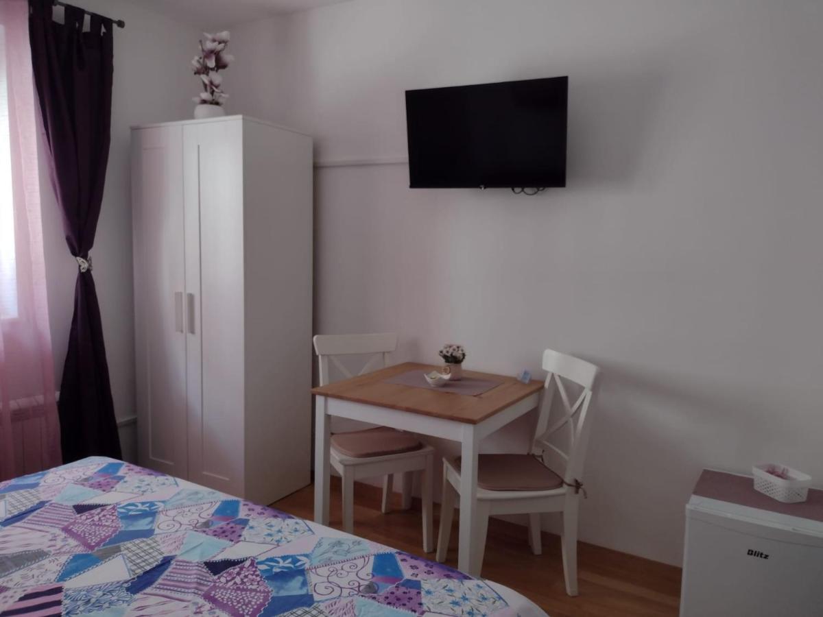 Room Armani Ровінь Екстер'єр фото