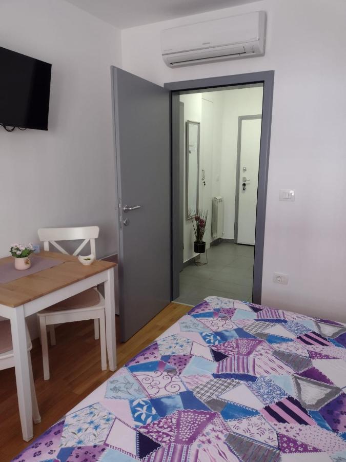 Room Armani Ровінь Екстер'єр фото